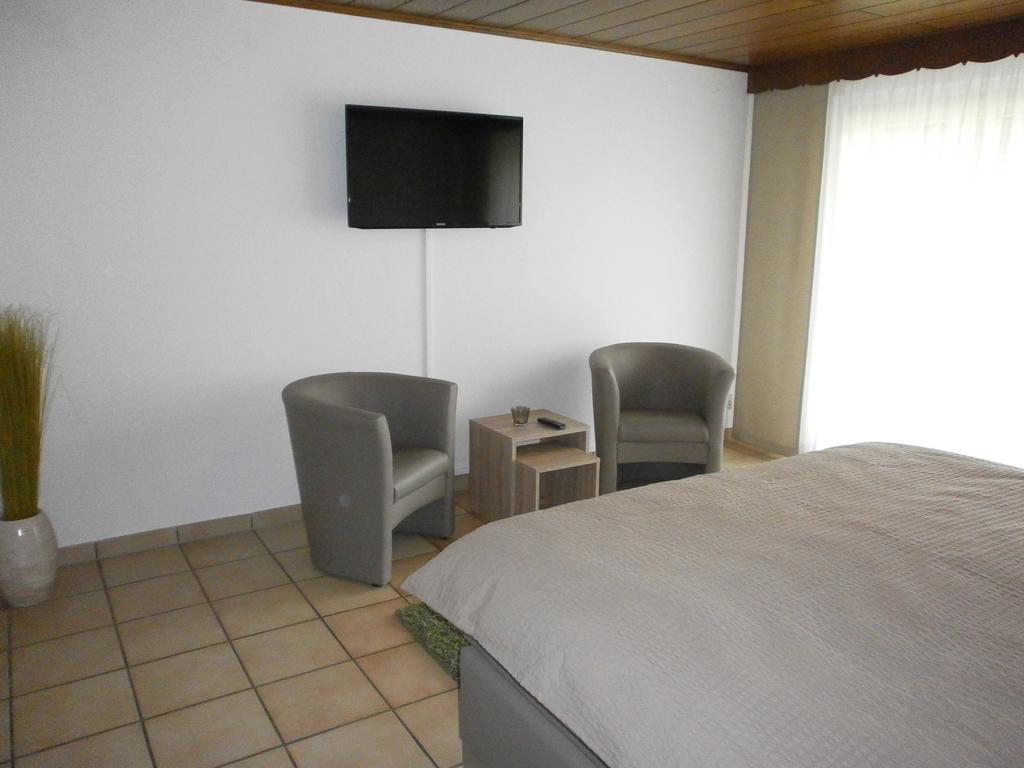 Hotel Gaestehaus Lohmann Bullay Habitación foto